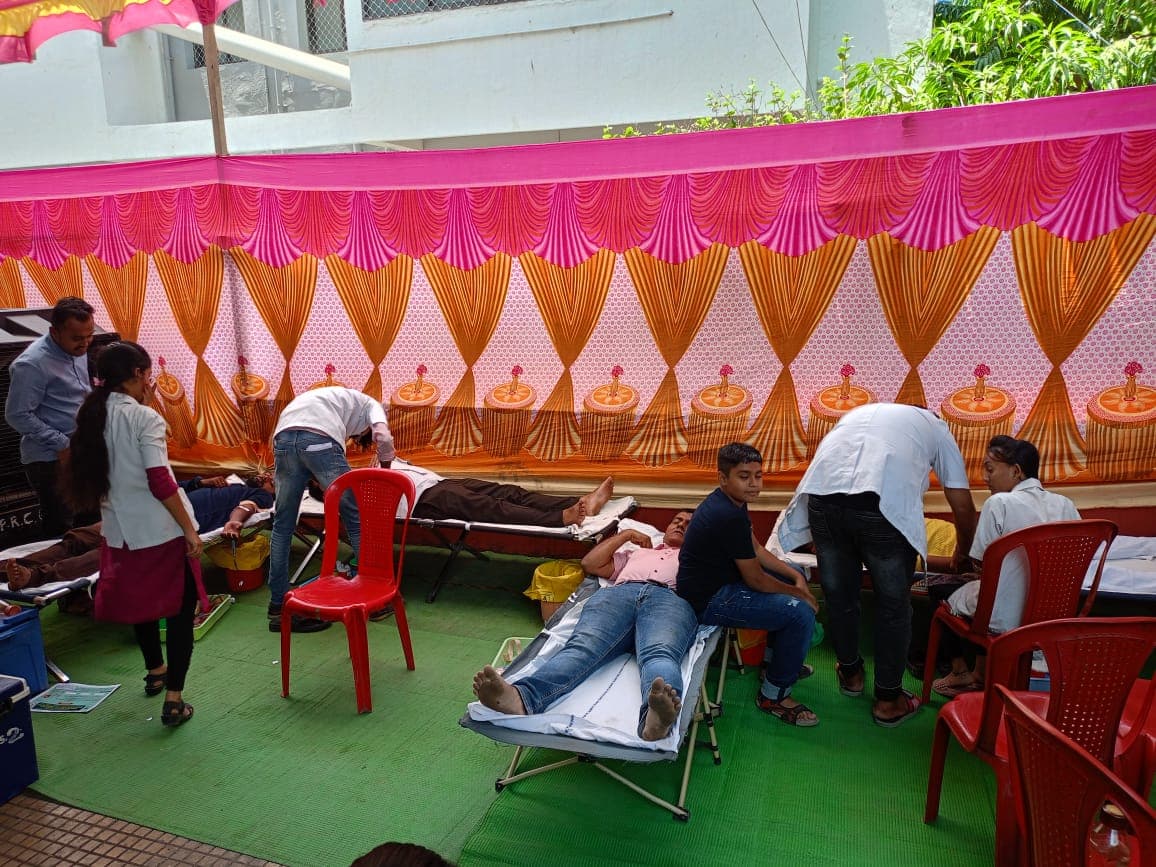 Certificate distribution at blood donation drive