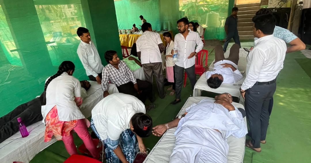 Group photo at Royal Buildcon blood donation camp